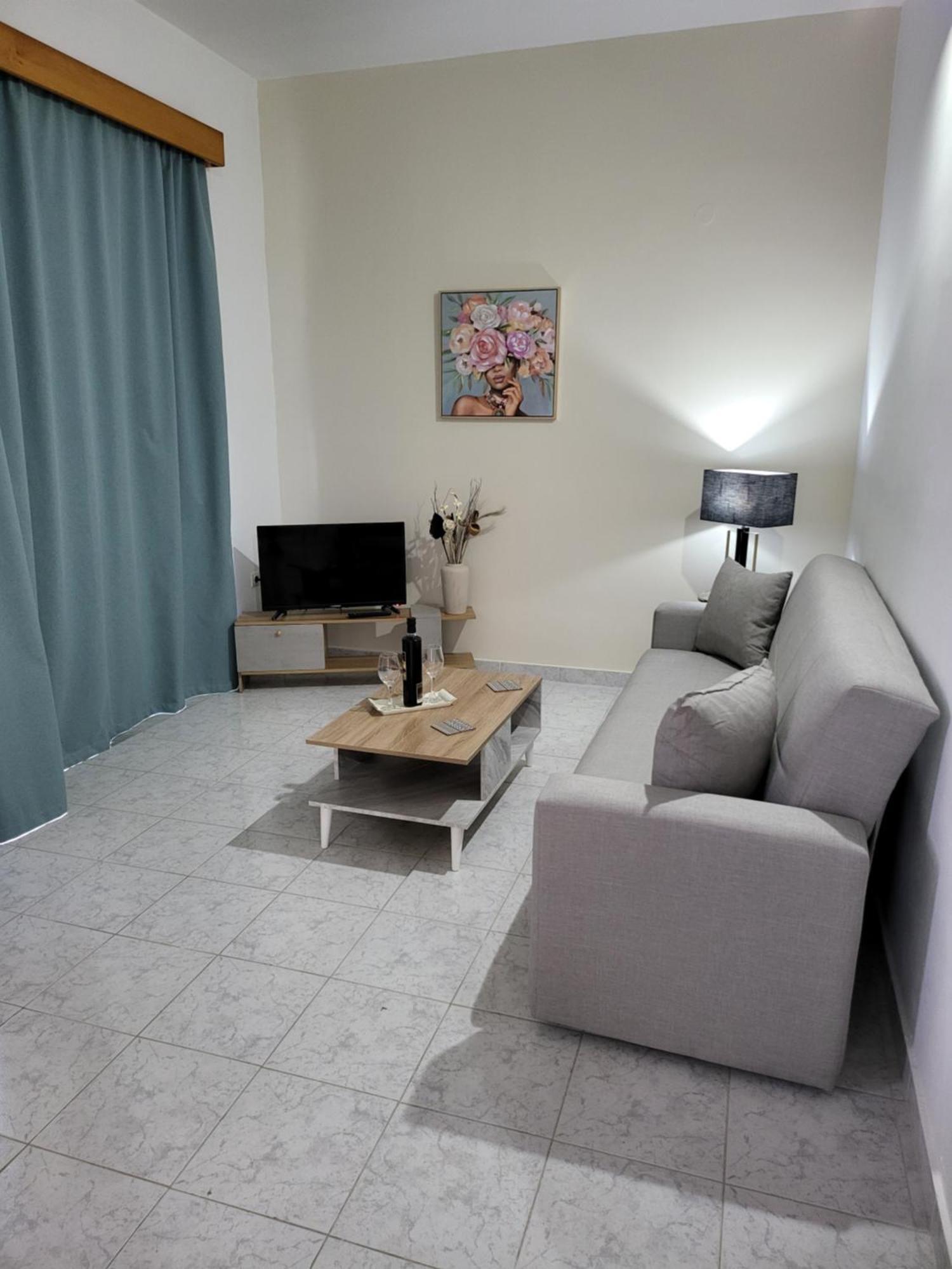 Aparthotel Pyrgos 2*