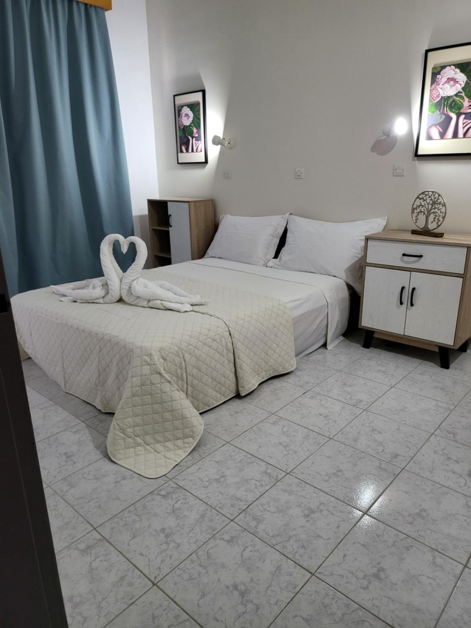 Pyrgos Aparthotel 2*