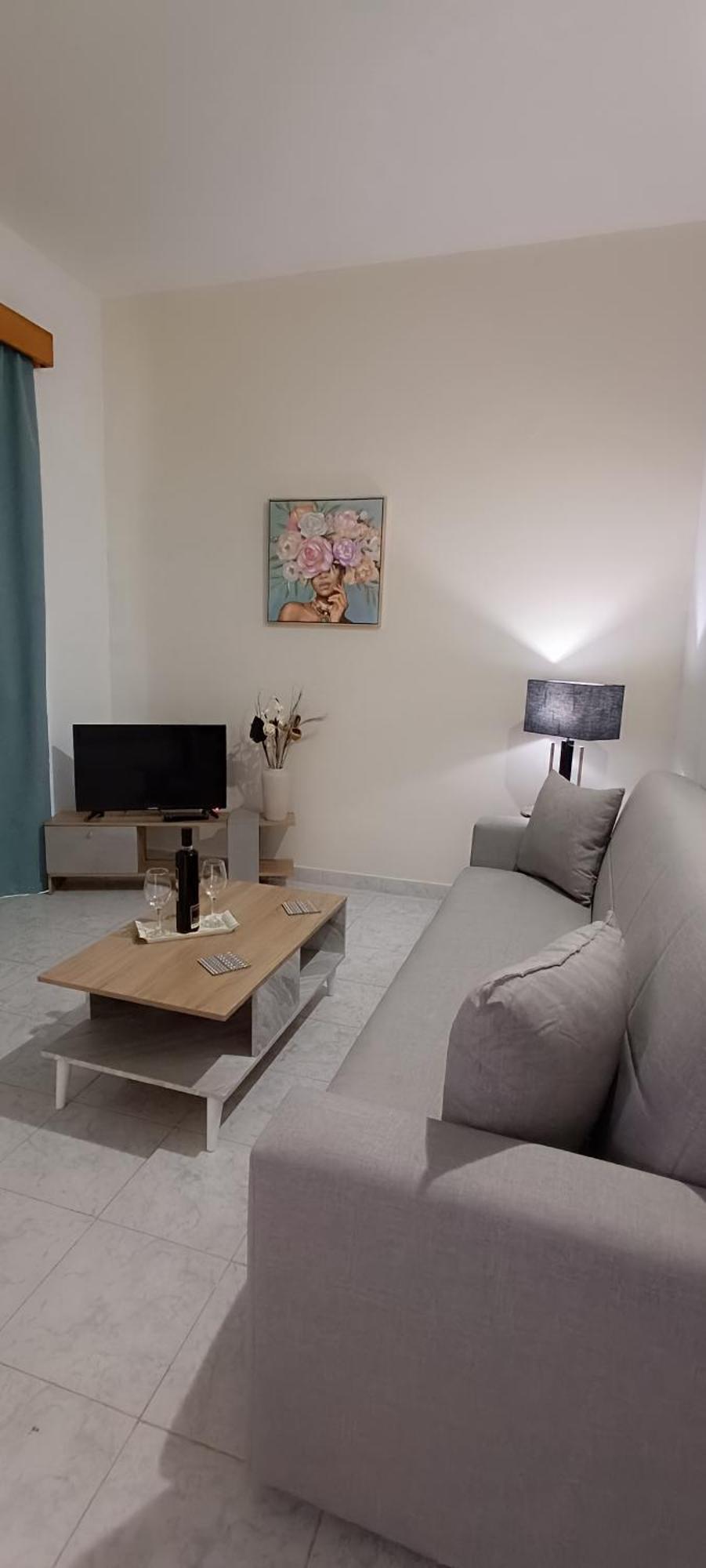 Pyrgos Aparthotel