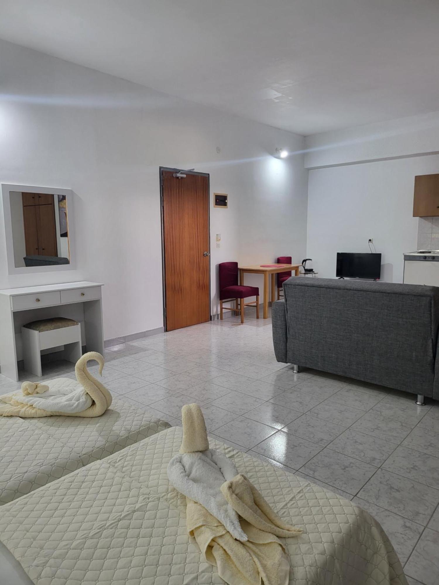 Aparthotel Pyrgos